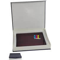 Set targa legno e astuccio cm 24x19 m6