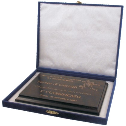 cod. P.AS25.017S - Astuccio cm 34x26 x targa legno c. imperf. stock